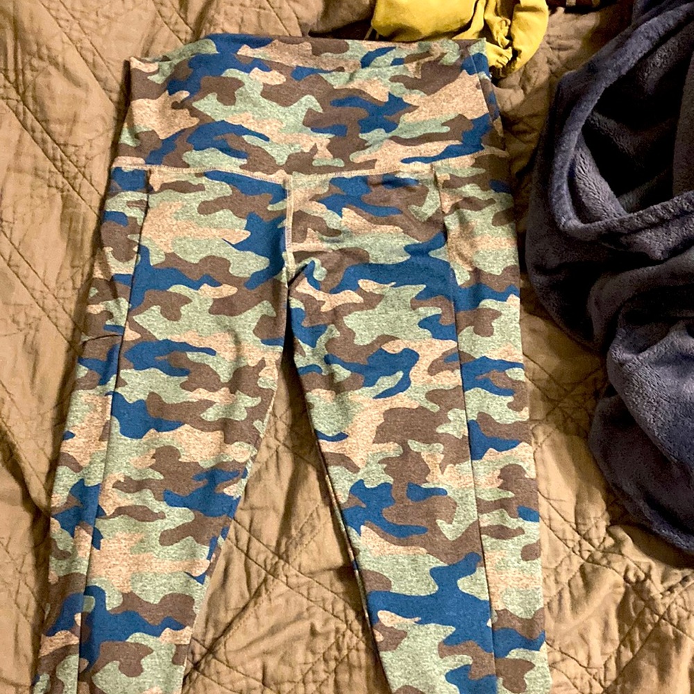 Yoga pants never worn